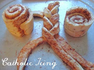 braided cinnamon rolls for mardi gras king cake