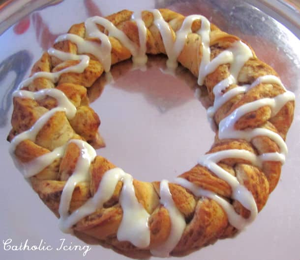 easy kings cake from canned cinnamon rolls