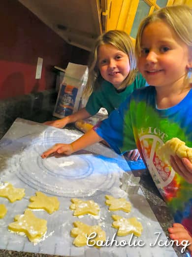 kids making angel cookies